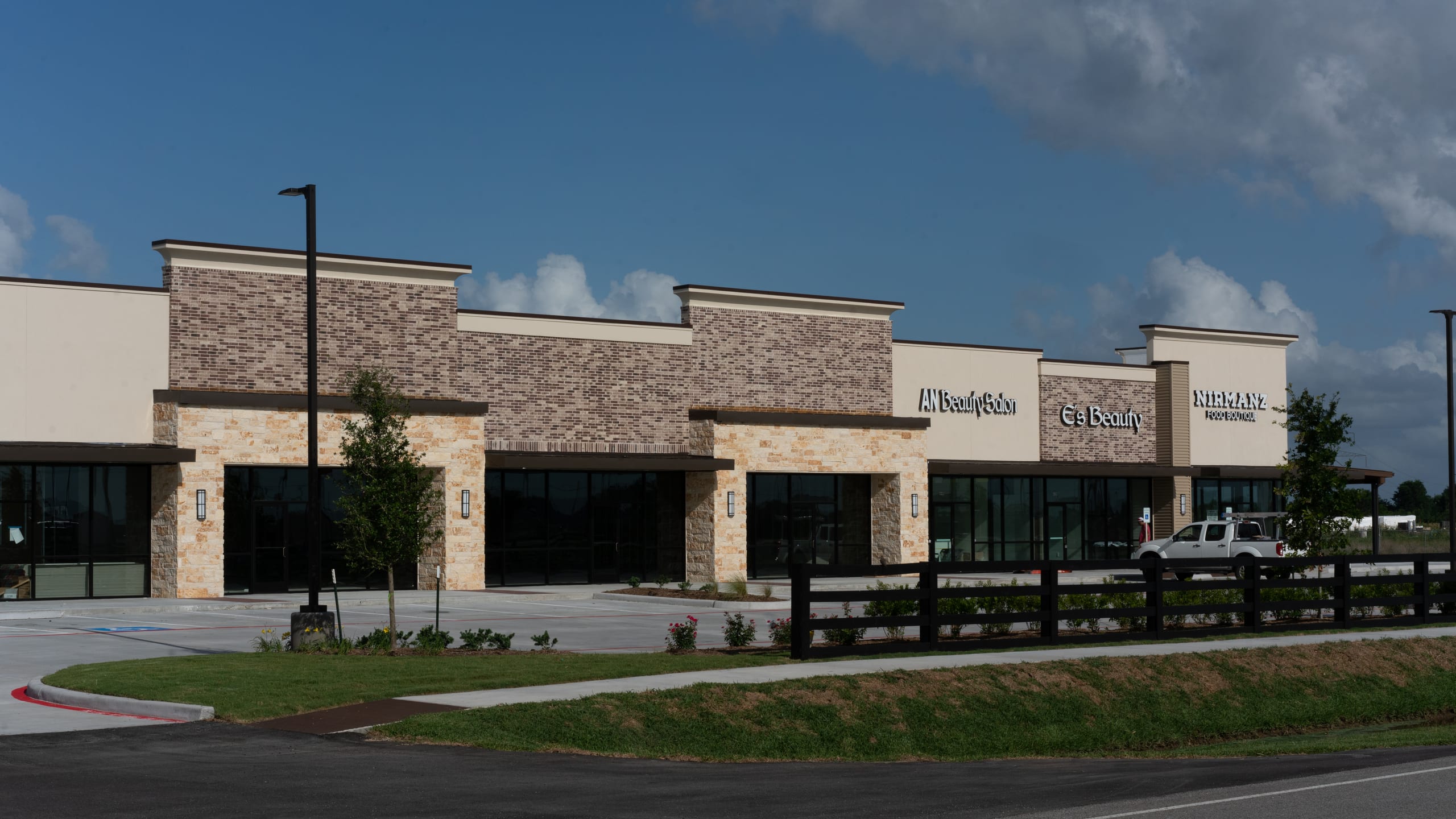 Shopping Center — image 2